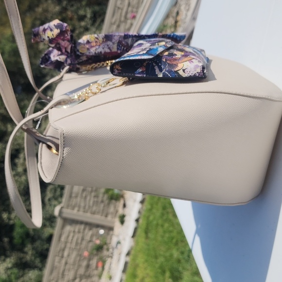 NWT BETSEY JOHNSON BEIGE LARGE TOTE - Picture 3 of 8